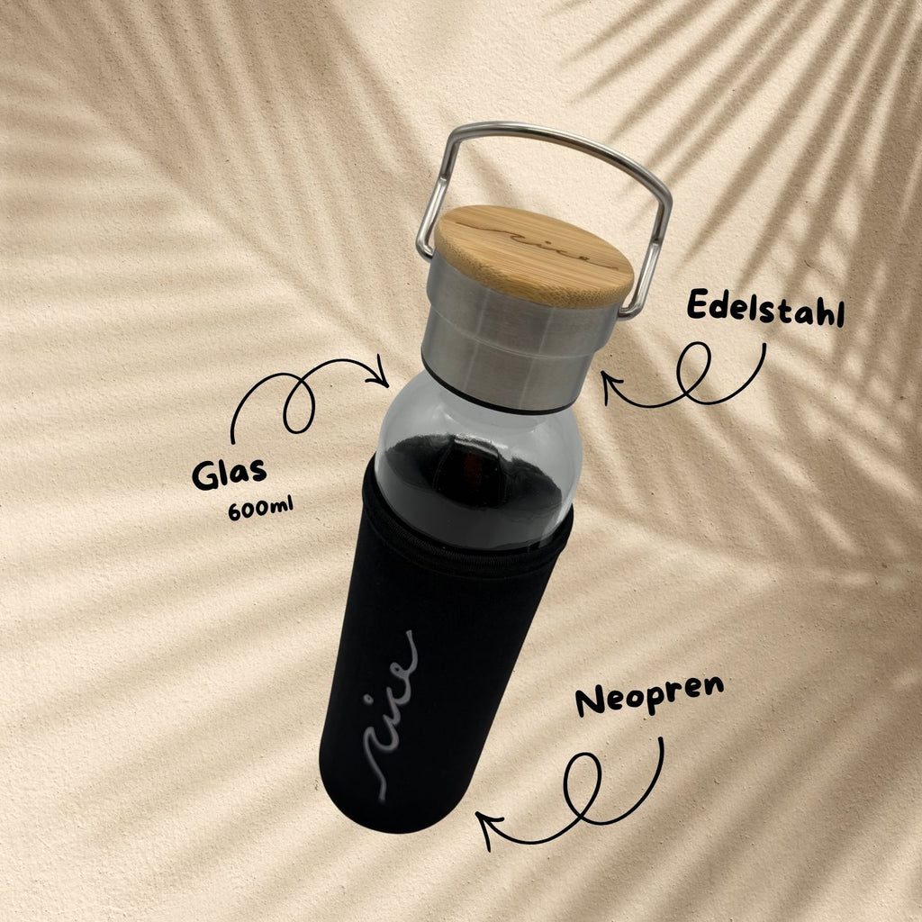 Nice Wave Glas-Trinkflasche 600 ml mit Neoprenhülle und Bambusdeckel