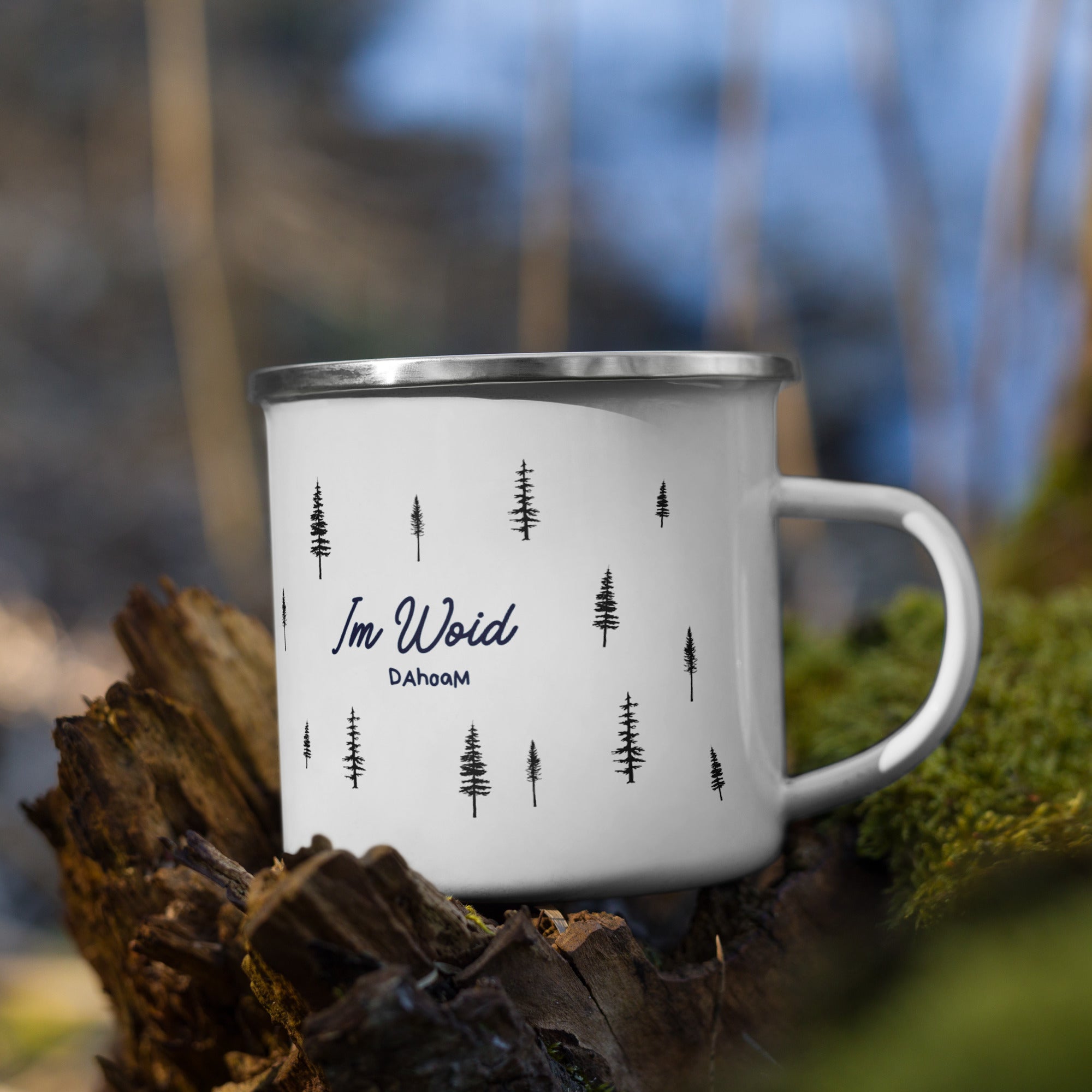 Nachhaltige Emaille-Camping-Tasse von Nice Wave – perfekt für Outdoor, Vanlife & Abenteuer. Minimalistisches Design mit Freiheits-Spirit, robust und langlebig. bayerisch im woid dahoam