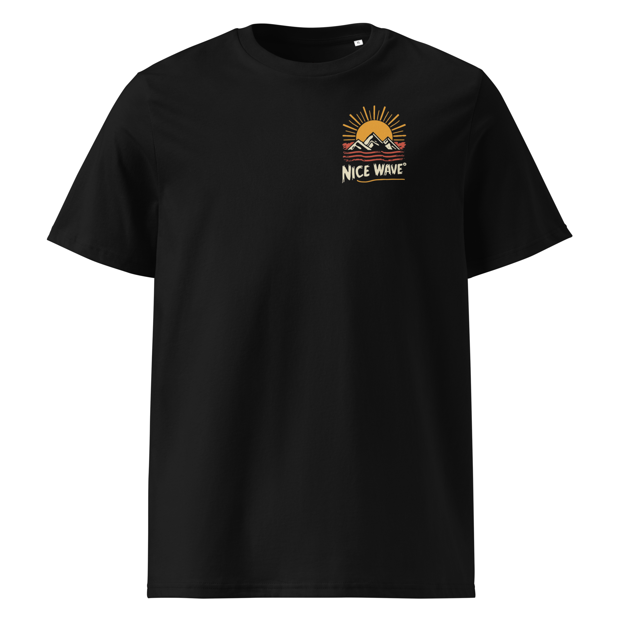 Weißes Nice Wave Organic T-Shirt mit Frontprint: stilisierte Sonne über Berglandschaft und geschwungene Nice Wave Schrift im 70s Boho Surf Style