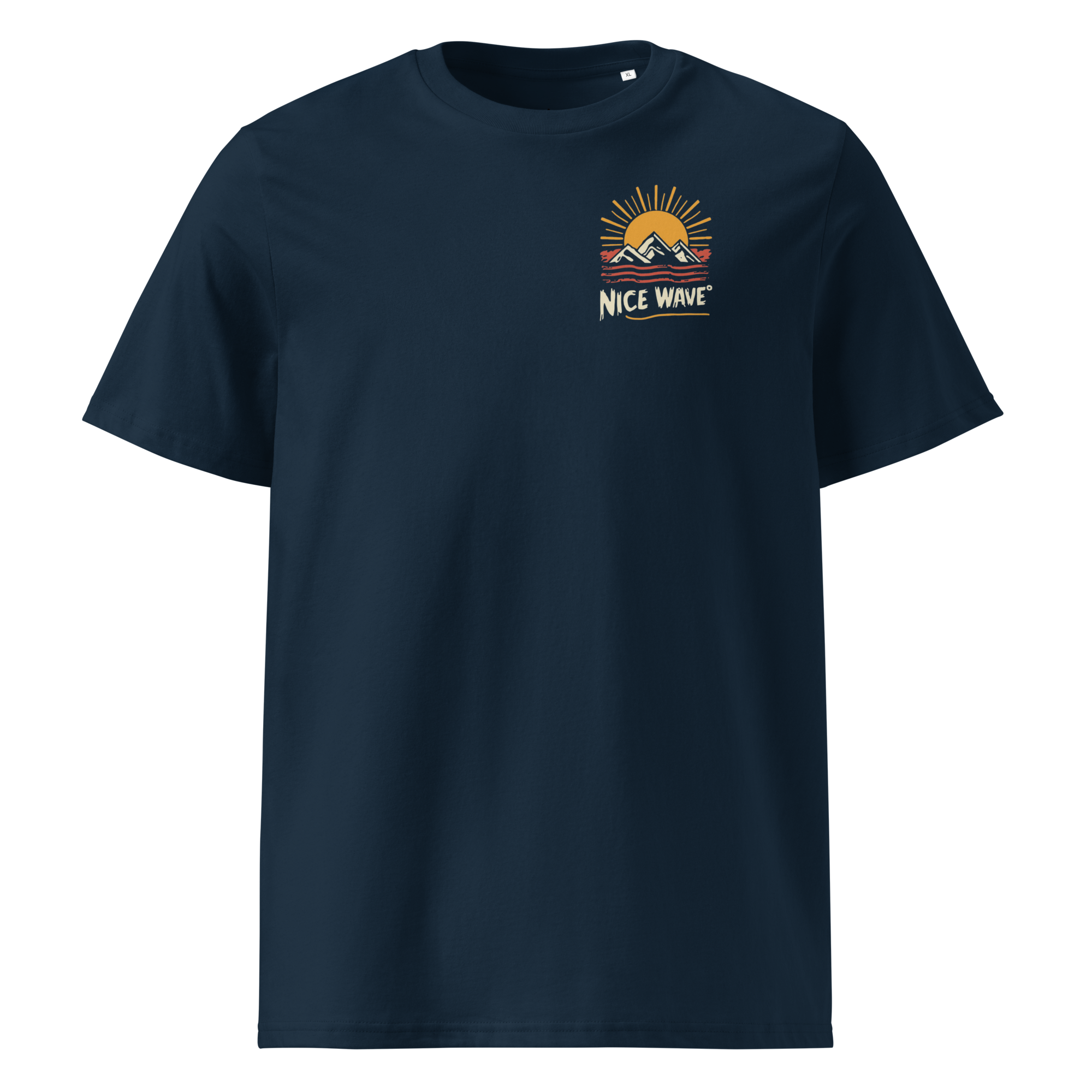 Weißes Nice Wave Organic T-Shirt mit Frontprint: stilisierte Sonne über Berglandschaft und geschwungene Nice Wave Schrift im 70s Boho Surf Style blau